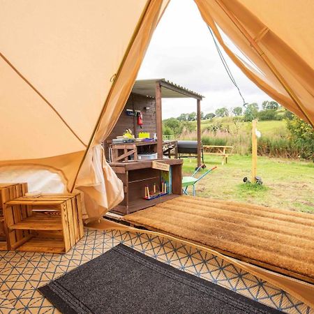 Roaches Retreat Family Glampsite, Rocky Reach Bell Tent With Outdoor Adventures And Campfire Nights Upper Hulme Eksteriør bilde