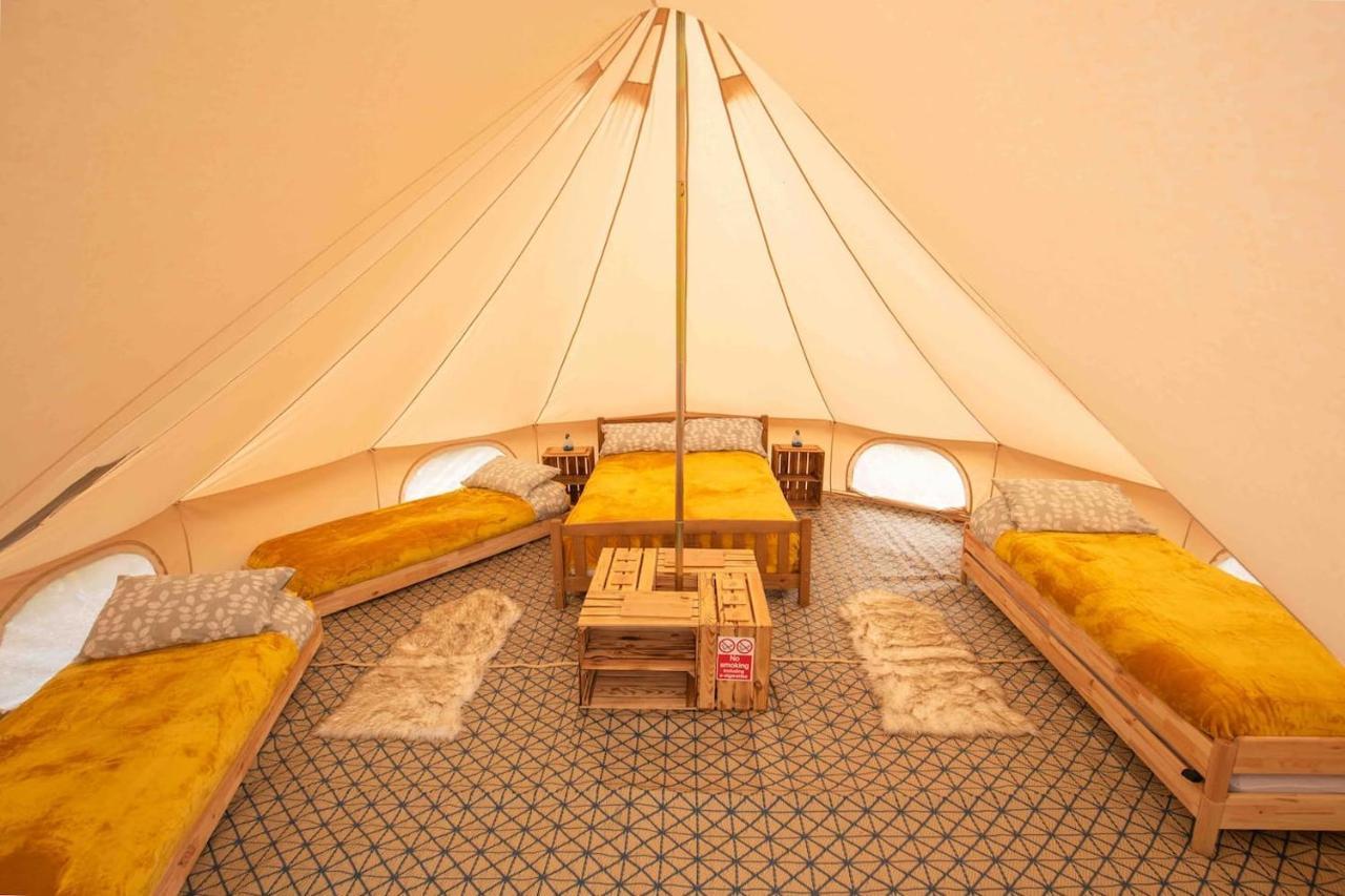 Roaches Retreat Family Glampsite, Rocky Reach Bell Tent With Outdoor Adventures And Campfire Nights Upper Hulme Eksteriør bilde