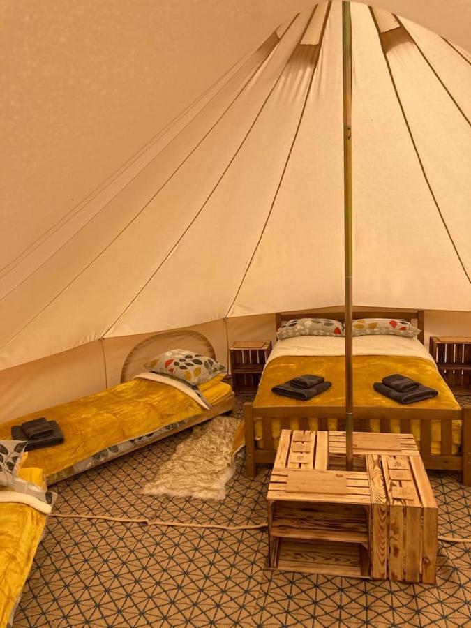 Roaches Retreat Family Glampsite, Rocky Reach Bell Tent With Outdoor Adventures And Campfire Nights Upper Hulme Eksteriør bilde