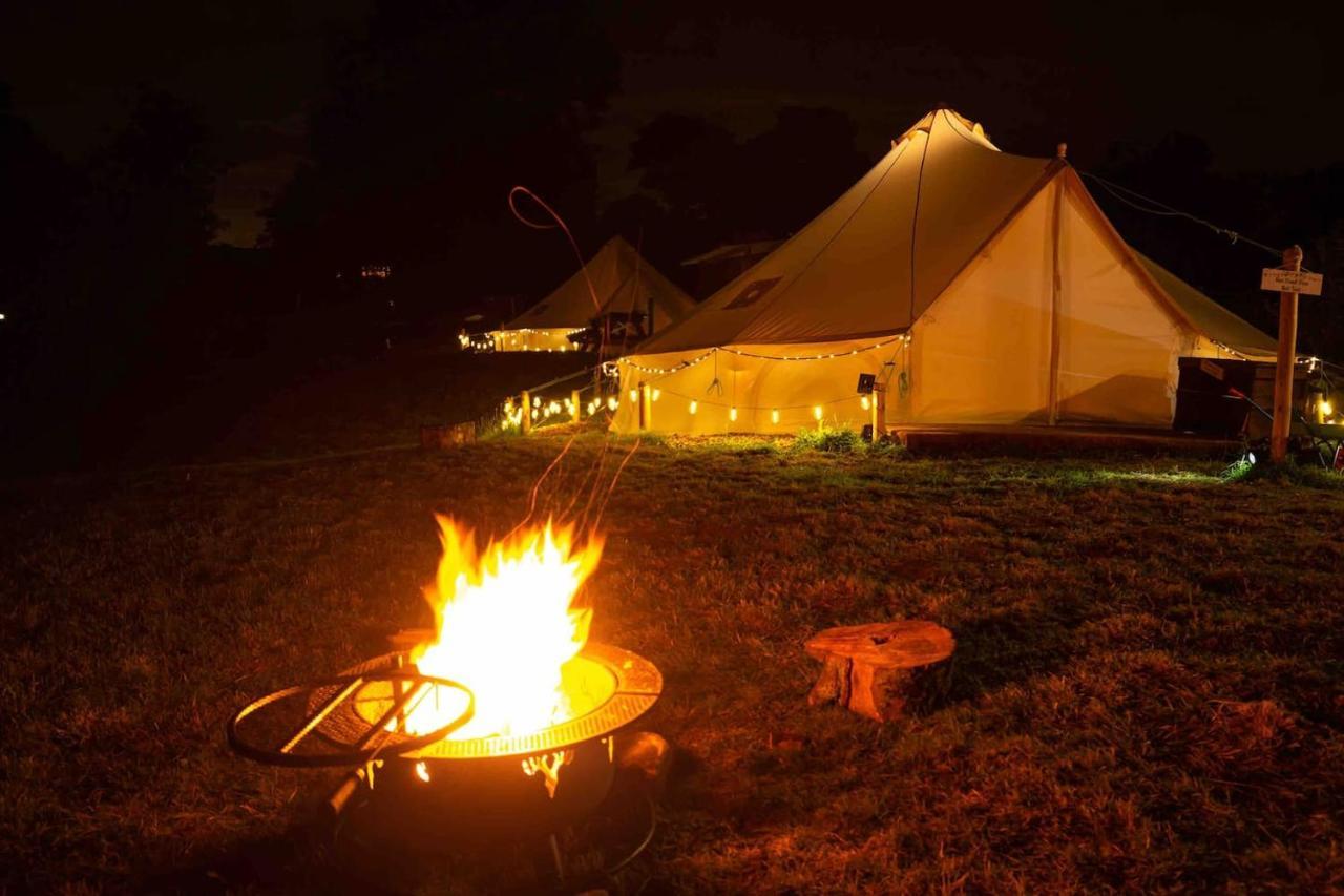 Roaches Retreat Family Glampsite, Rocky Reach Bell Tent With Outdoor Adventures And Campfire Nights Upper Hulme Eksteriør bilde