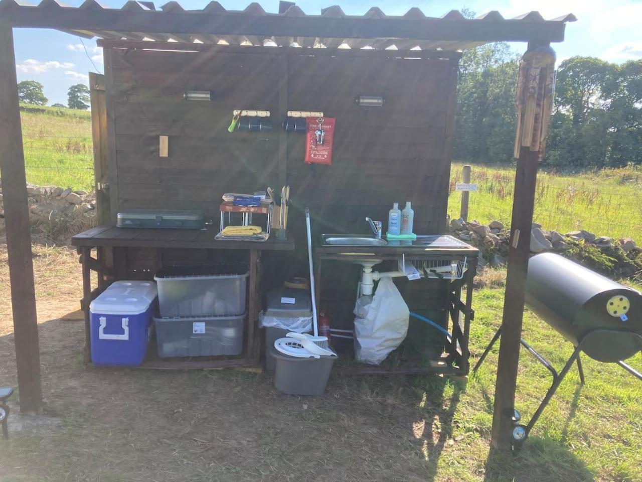 Roaches Retreat Family Glampsite, Rocky Reach Bell Tent With Outdoor Adventures And Campfire Nights Upper Hulme Eksteriør bilde
