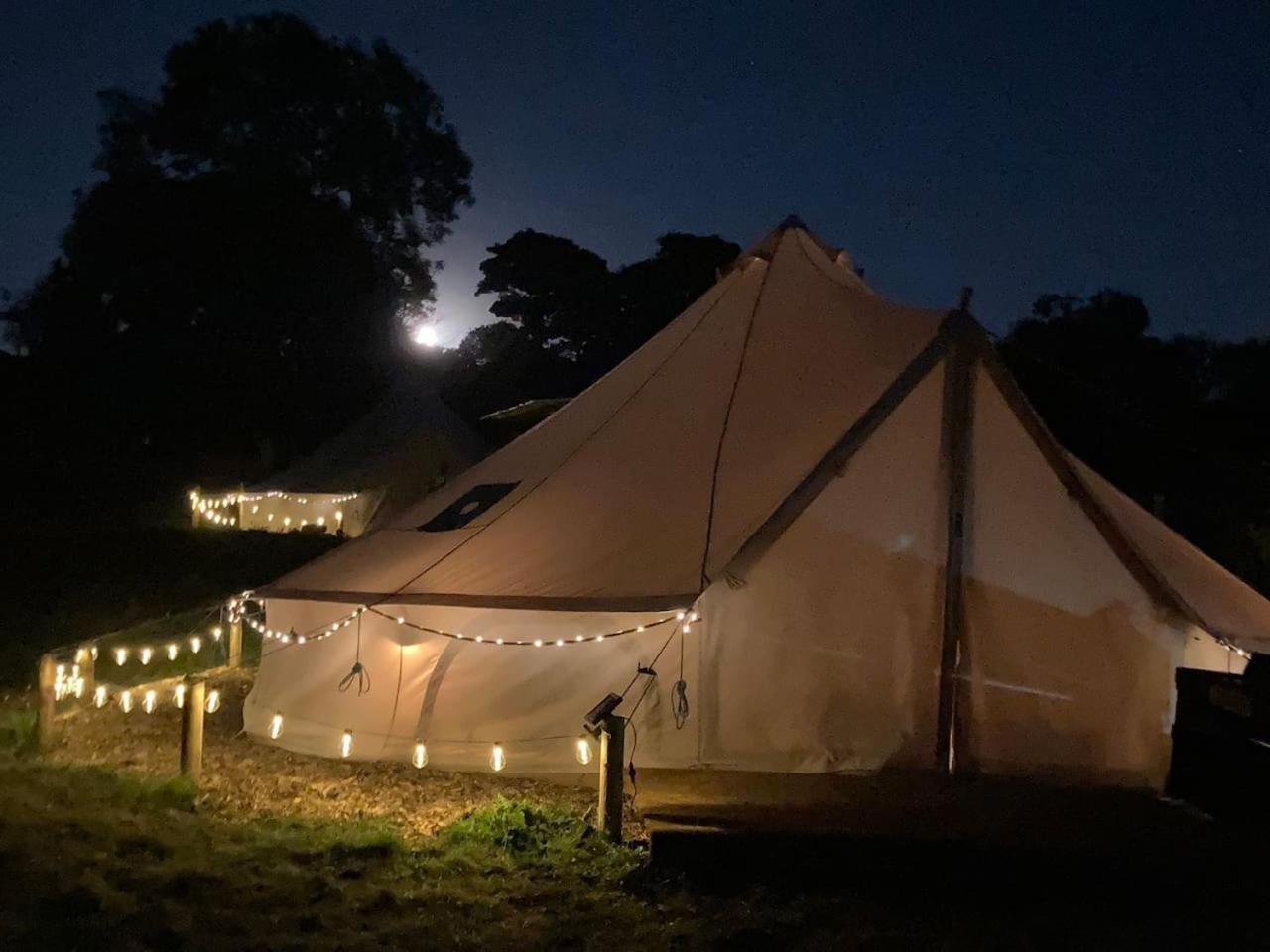 Roaches Retreat Family Glampsite, Rocky Reach Bell Tent With Outdoor Adventures And Campfire Nights Upper Hulme Eksteriør bilde