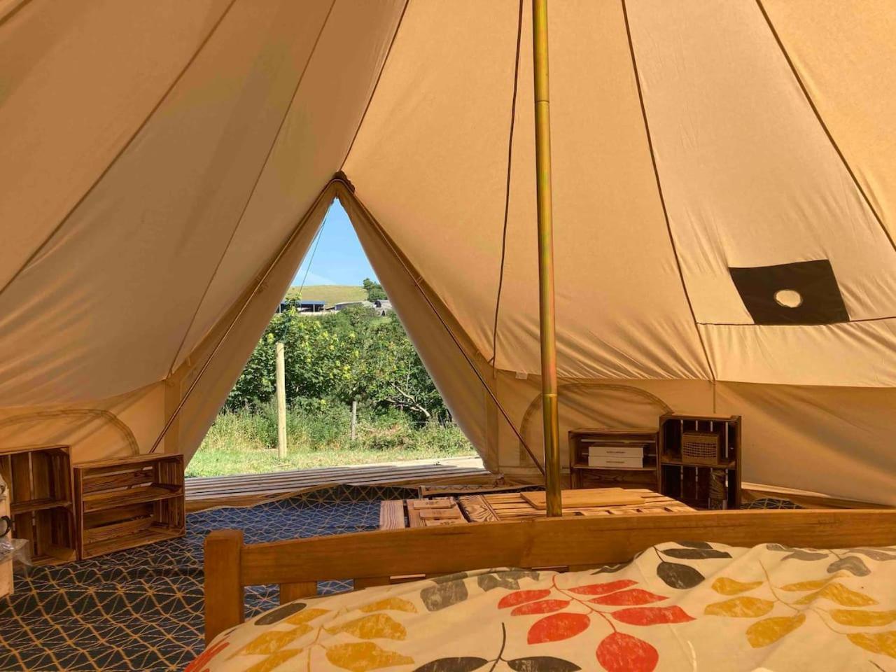 Roaches Retreat Family Glampsite, Rocky Reach Bell Tent With Outdoor Adventures And Campfire Nights Upper Hulme Eksteriør bilde