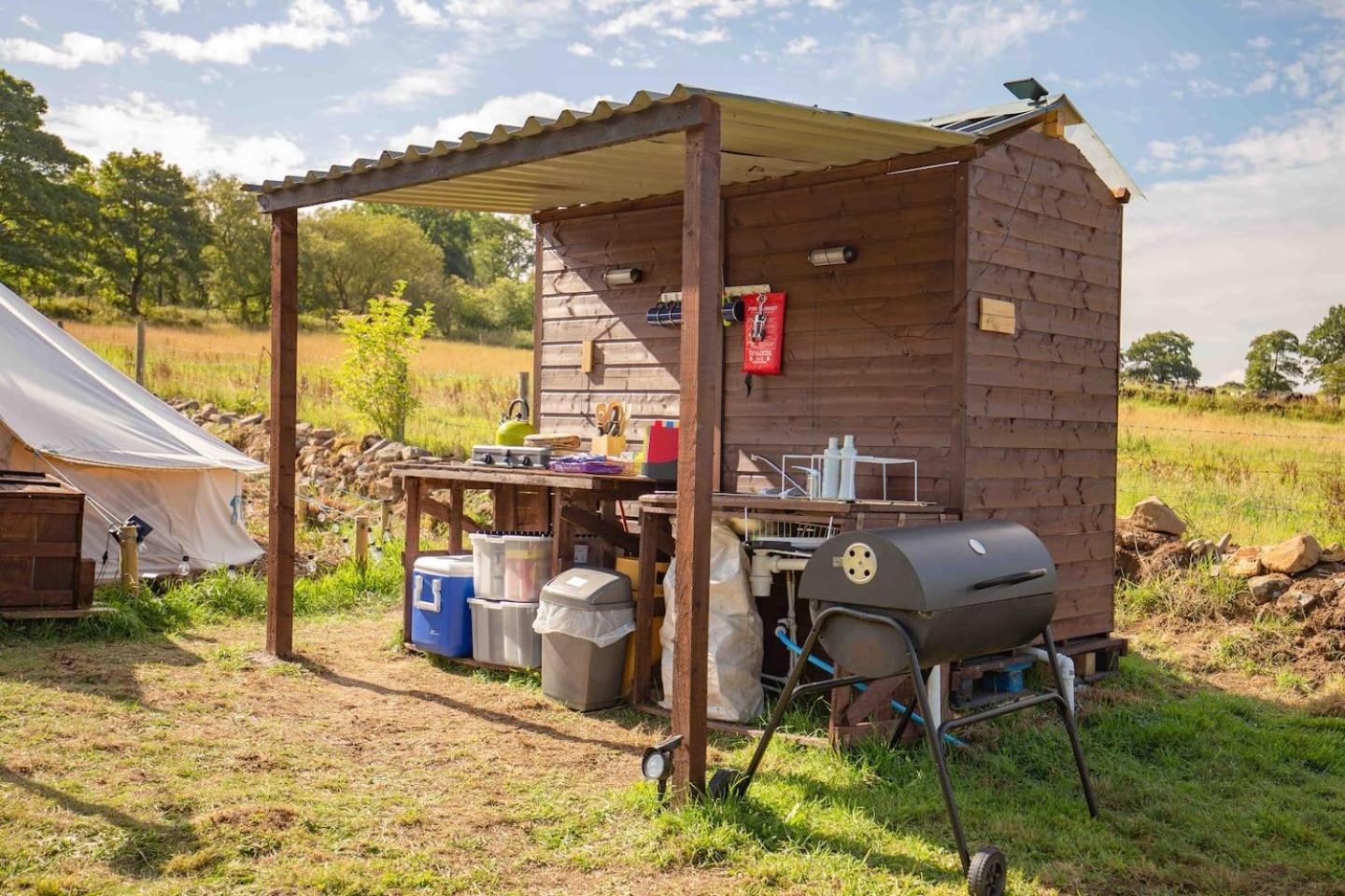 Roaches Retreat Family Glampsite, Rocky Reach Bell Tent With Outdoor Adventures And Campfire Nights Upper Hulme Eksteriør bilde