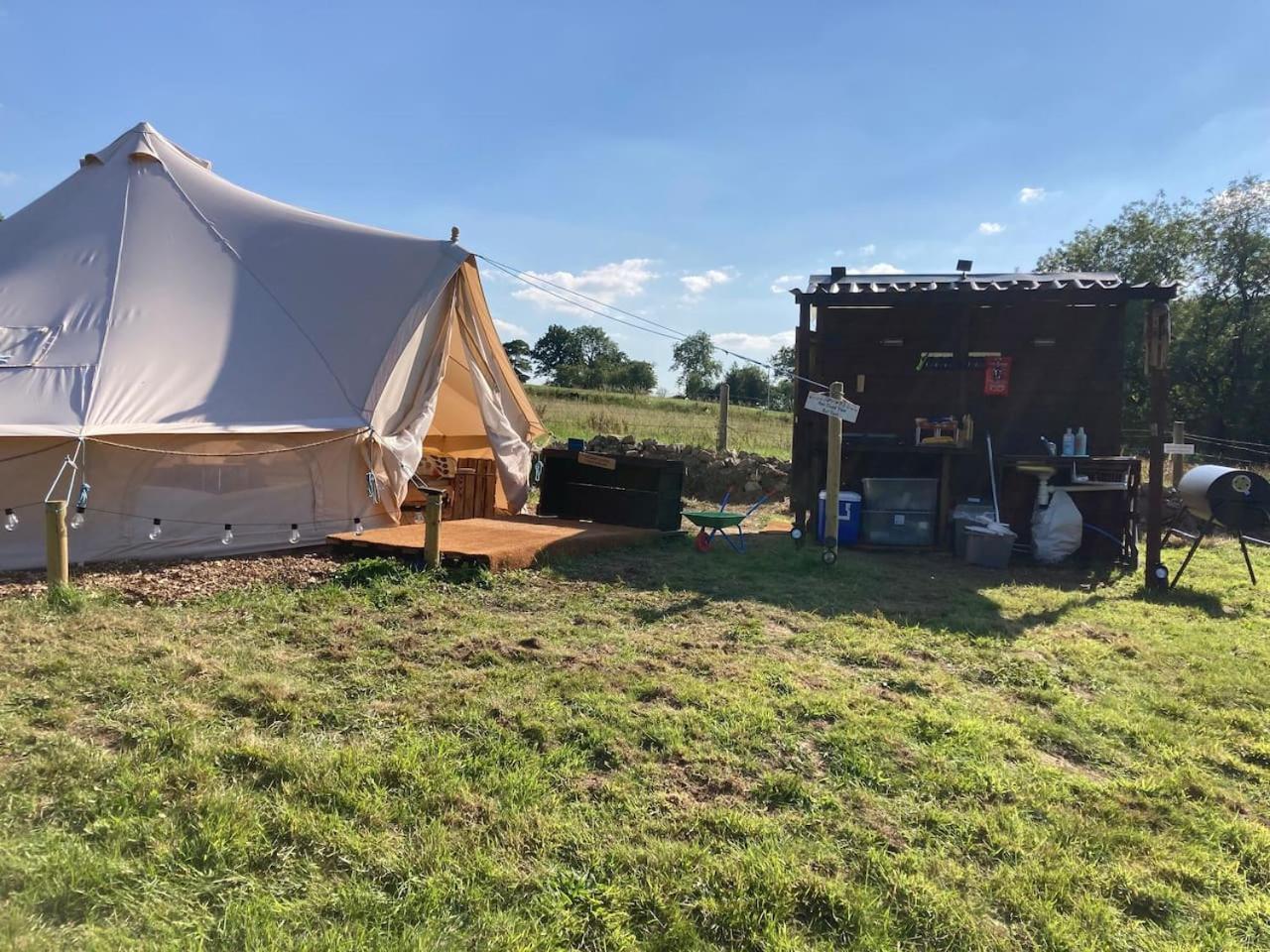 Roaches Retreat Family Glampsite, Rocky Reach Bell Tent With Outdoor Adventures And Campfire Nights Upper Hulme Eksteriør bilde